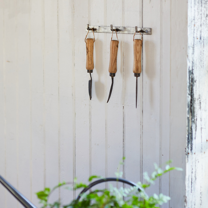 07 3 Peg Iron Wall Rail - Peg rails are one of our favorite functional decor pieces! Bring this Shaker-inspired look outside with this peg rail from Terrain. Experiment with hanging gardening tools, cuttings, or your harvest basket.SHOP. NOW >” loading=”lazy”></noscript><br/><img decoding=