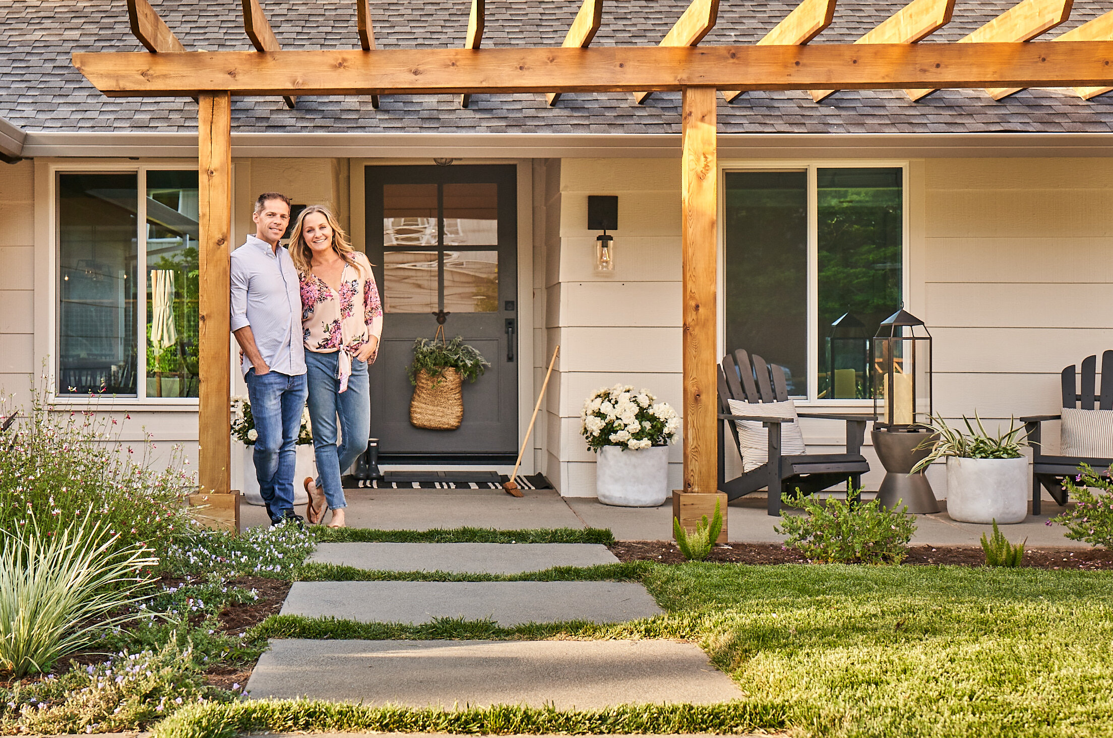 Yardzen’s first exterior design clients knew that the only way to transform their front yard was to change their home’s exterior, too.