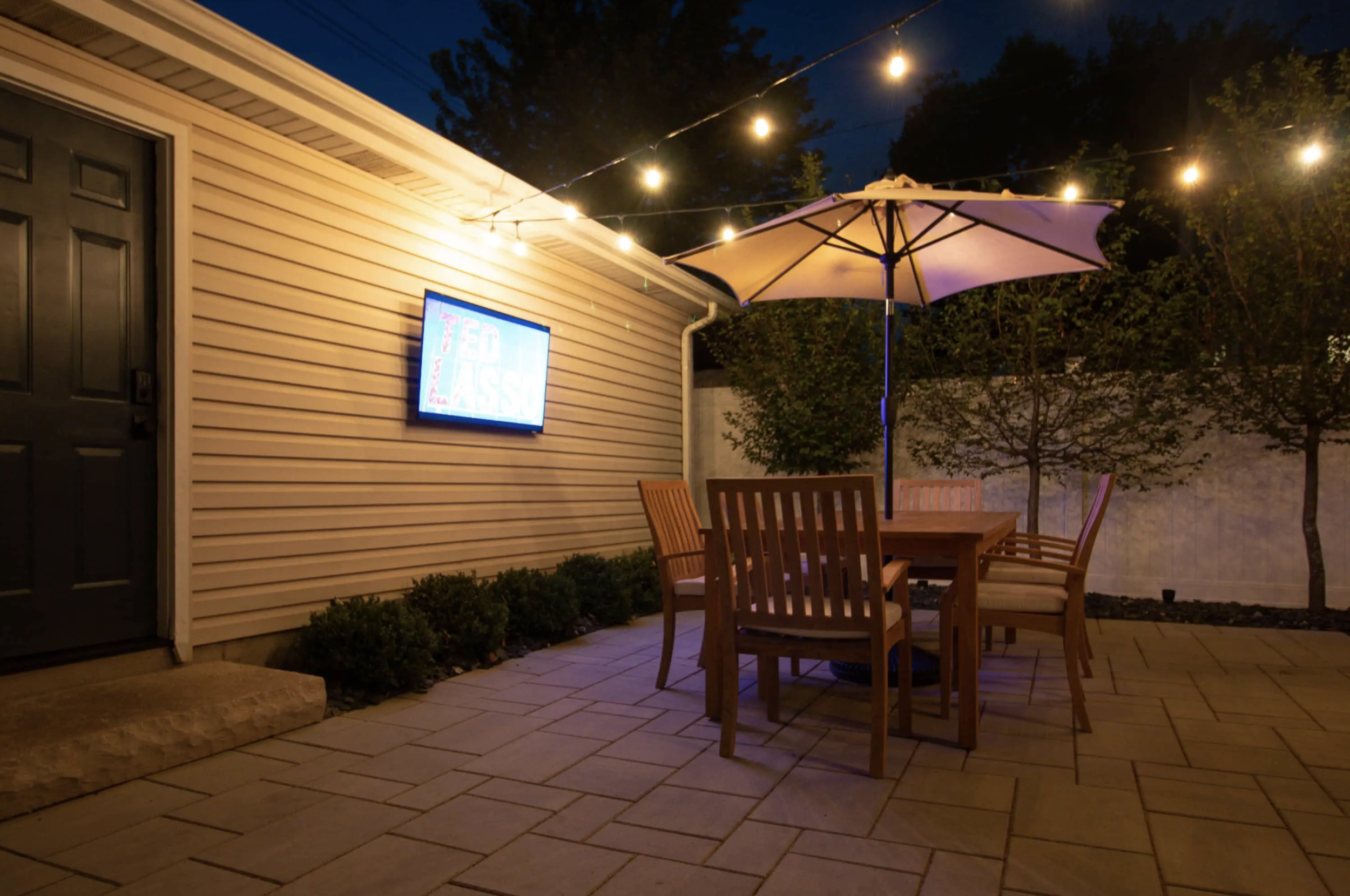 Outdoor dining room and TV room for DIY Playbook in her Yardzen yard!