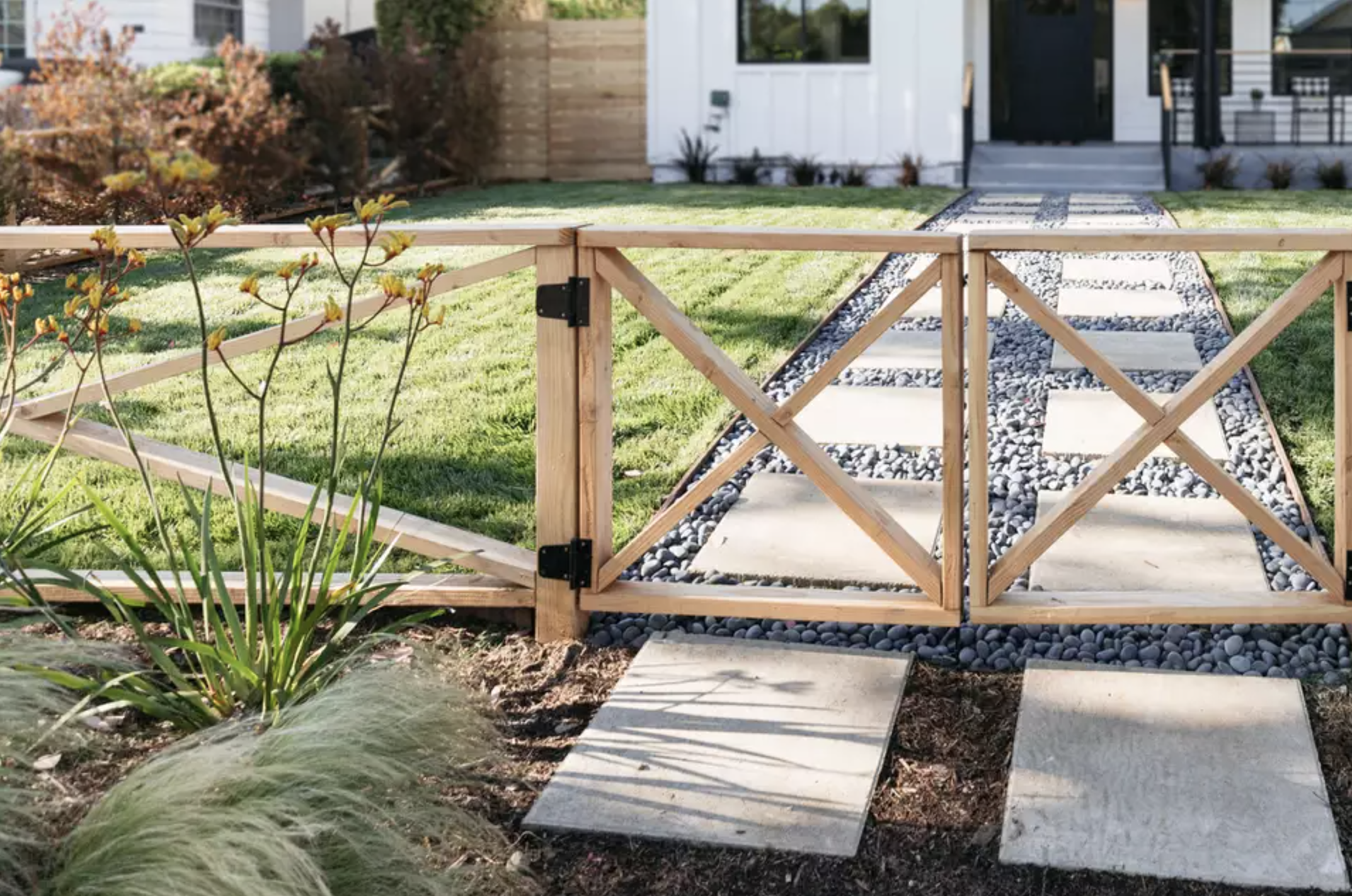 Spruce Up Your Yard with a Horizontal Fence