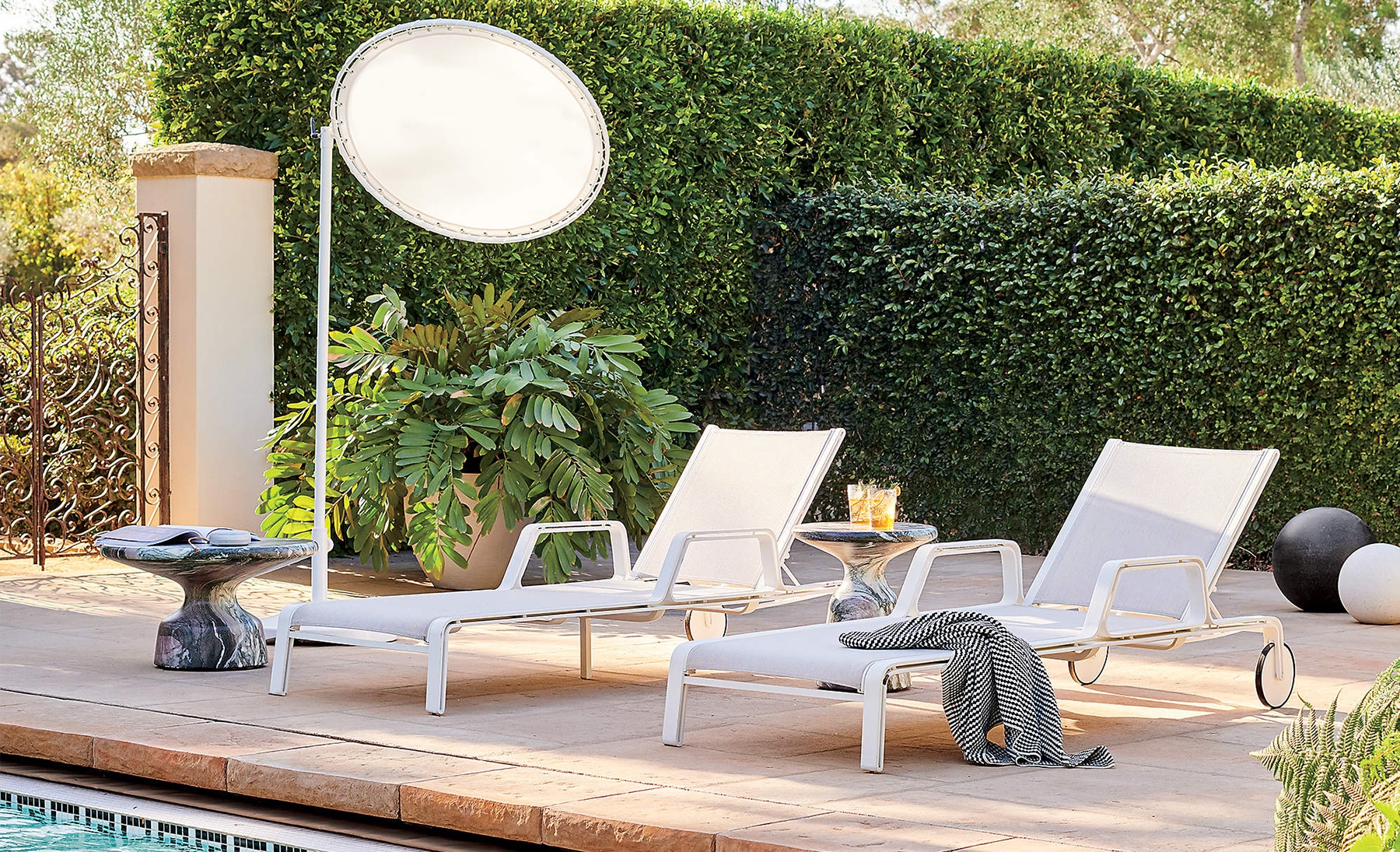 The Best Outdoor Umbrellas in 2022 (Chosen by Our Clients) Yardzen