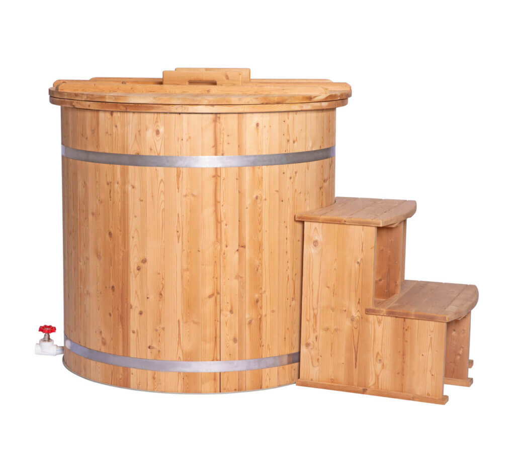 Small circular wooden tub with lid and exterior steps.